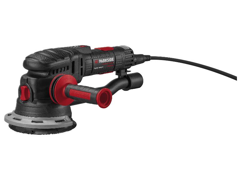 Ponceuse excentrique noire et rouge avec poignée auxiliaire et câble.