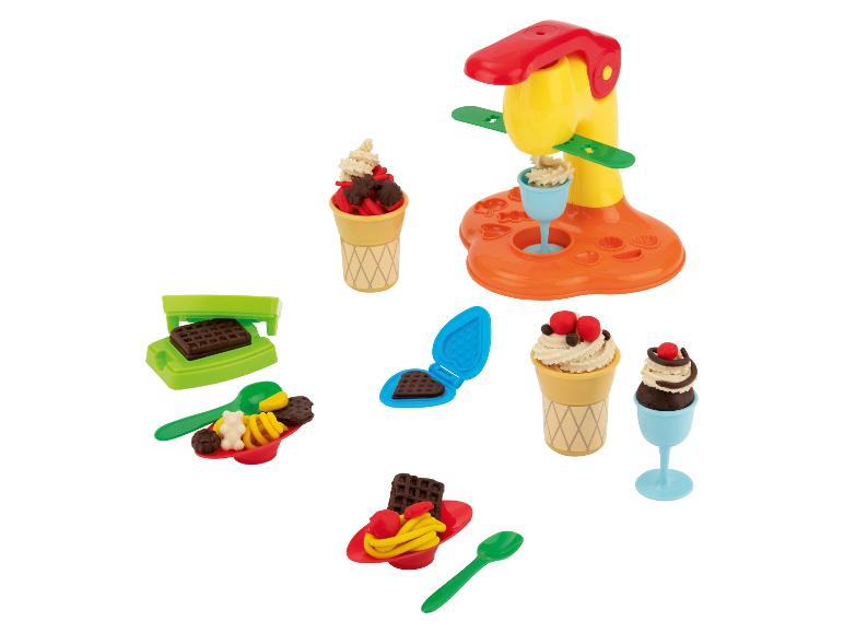 Ensemble de jeu de crème glacée et de desserts avec machine à crème glacée et accessoires.