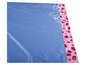 Un sac en plastique bleu et rose avec des pois rouges.