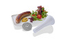 Une saucisse grillée, une plaque de hachoir à viande et un embout.