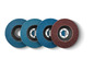 Disques de papier abrasif bleus et bruns pour une ponceuse.
