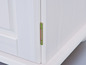 Armoire blanche avec charnière