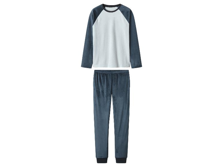 Pyjama deux pièces avec haut raglan blanc et pantalon en peluche bleu.