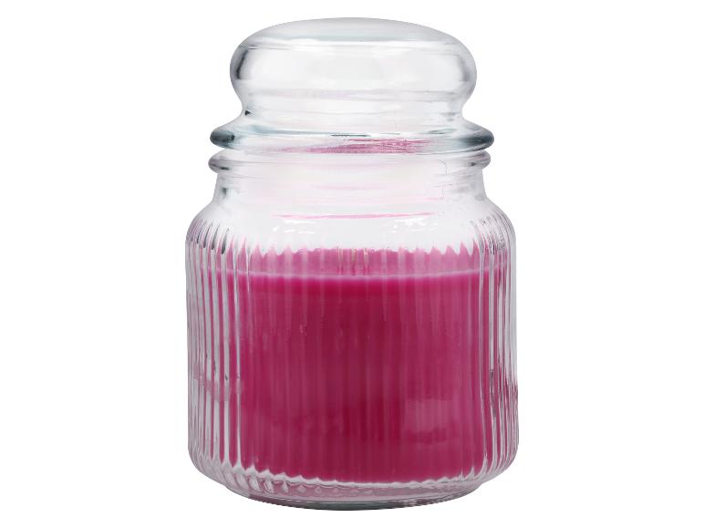 Bougie rose dans un pot en verre nervuré avec couvercle en verre transparent