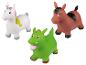 Trois jouets gonflables en forme d'animaux : licorne, cheval et dragon.