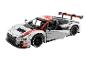 Un modèle de voiture de course Audi Sport construit avec des briques LEGO.