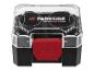 Une boîte de rangement en plastique noir et transparent avec un loquet rouge, contenant deux disques abrasifs noirs.