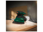 Une ponceuse Parkside verte ponce une surface en bois.