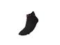 Chaussette de sport noire avec inscription rouge