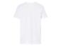 Un t-shirt blanc à manches courtes