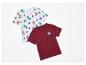 Deux t-shirts enfant : un imprimé animaux et lettres, l'autre rouge uni avec poche décorée.