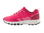 Une chaussure de course rose avec une semelle blanche.