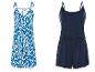 Robe estivale à imprimé bleu et blanc et combinaison short bleu marine.