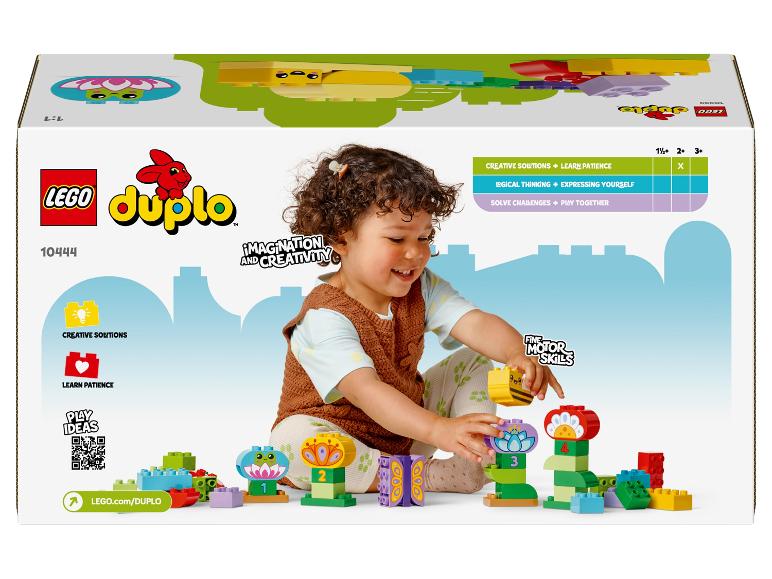 Enfant jouant avec des briques LEGO Duplo colorées, mettant en avant la créativité et la motricité fine.