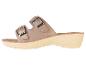 Sandales compensées beige à boucle.