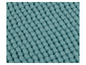 Un tapis de bain bleu clair avec de doux boutons.