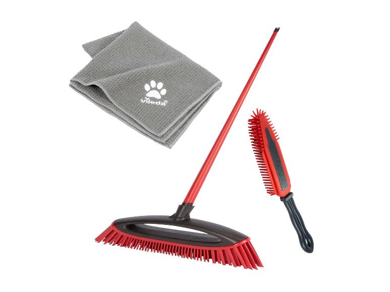 Kit de nettoyage Vileda : balai, brosse et chiffon.