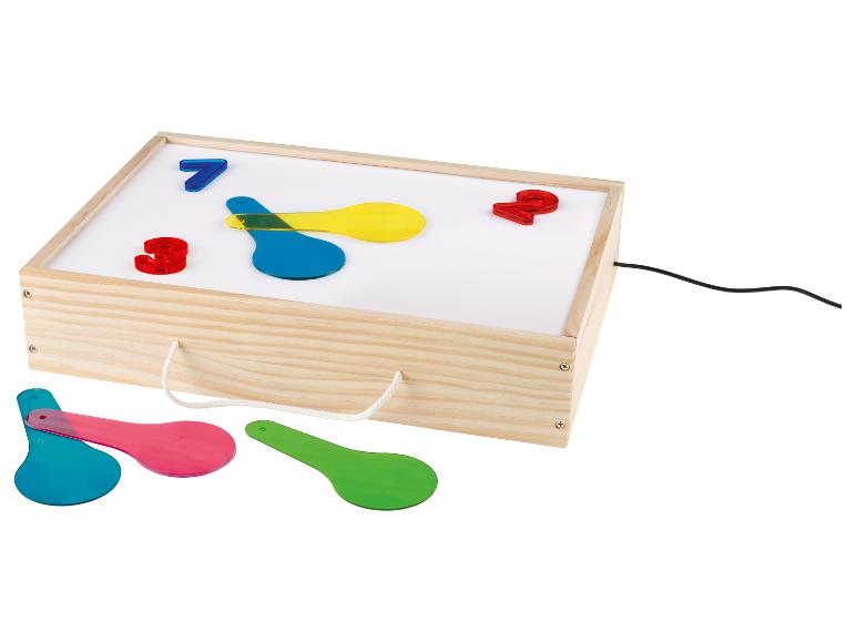 Boîte lumineuse en bois avec chiffres et palettes translucides colorés