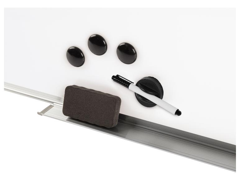 Tableau blanc avec effaceur, marqueur et aimants.