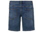 Short en jean bleu, vue arrière.