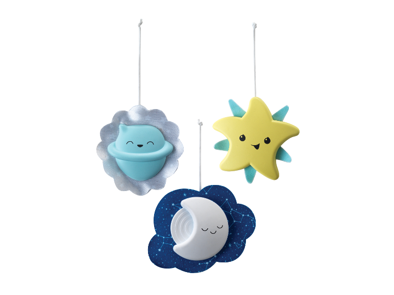 Trois mobiles bébé : planète, étoile et lune, thème céleste.