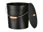 Seau en métal noir avec poignée en bois et couvercle, capacité 15 litres.