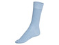 Une chaussette bleu clair sur un fond blanc