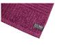 Serviette violette avec motif rayé en relief et étiquette