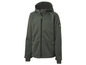 Une veste softshell verte à capuche de la marque Regatta.