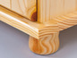 Fond d'une armoire en bois avec des pieds.