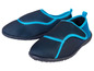 Deux paires de chaussures d'eau bleues avec des accents bleus.