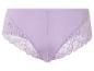 Culotte lilas avec dentelle.