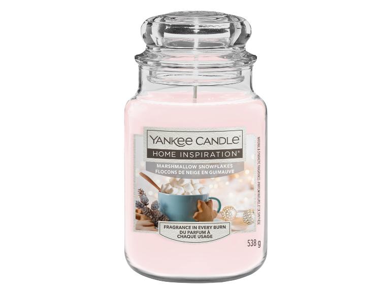 Bougie Yankee Candle Home Inspiration Marshmallow Snowflakes dans un pot en verre.