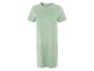 Une robe t-shirt vert clair.