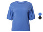 Un t-shirt léger bleu clair avec des manches bouffantes.