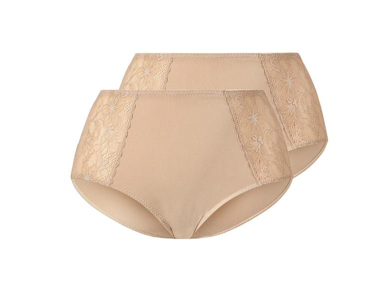 Deux paires de culottes beiges pour femmes avec de la dentelle.