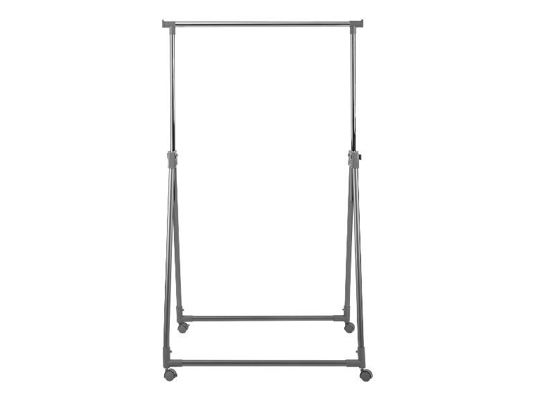 Portant à vêtements réglable en métal avec roulettes.