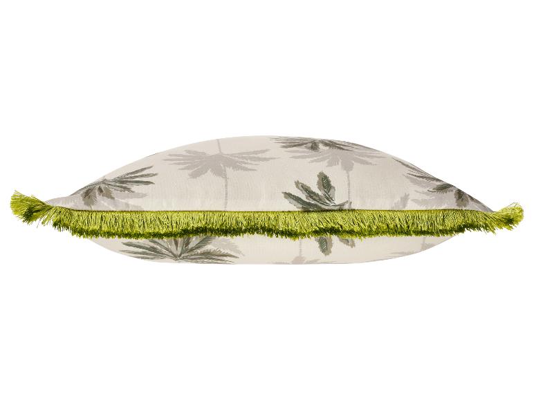 Coussin décoratif à motif de palmiers avec des franges vertes.