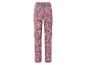 Un pantalon rose à imprimé paisley.