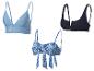Maillots de bain triangle, bleu et bleu marine, et haut de bikini noué, imprimé paisley.