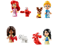 Lot de huit petites figurines en plastique de princesses et de leurs animaux.