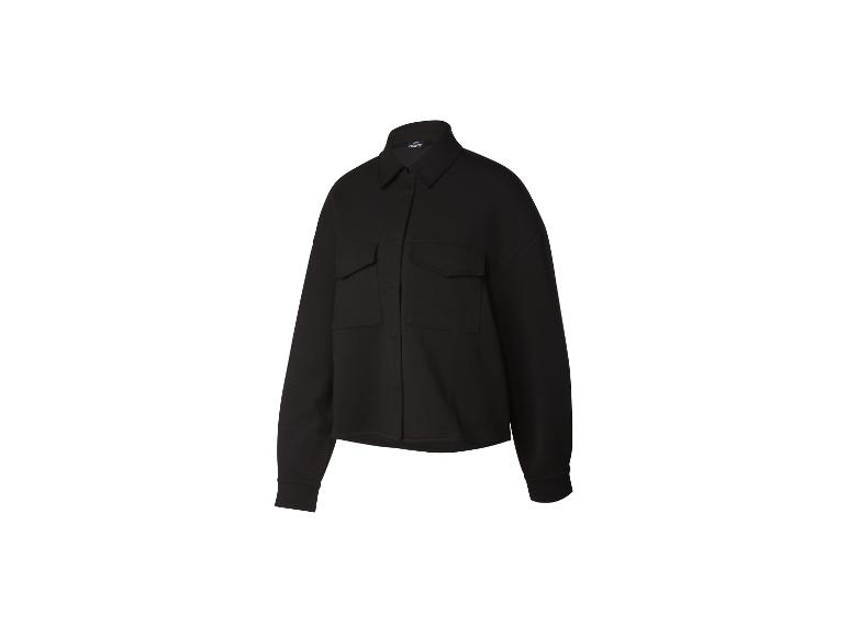 Une chemise noire à manches longues de la marque Crivit.