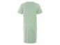 Une robe t-shirt vert clair.