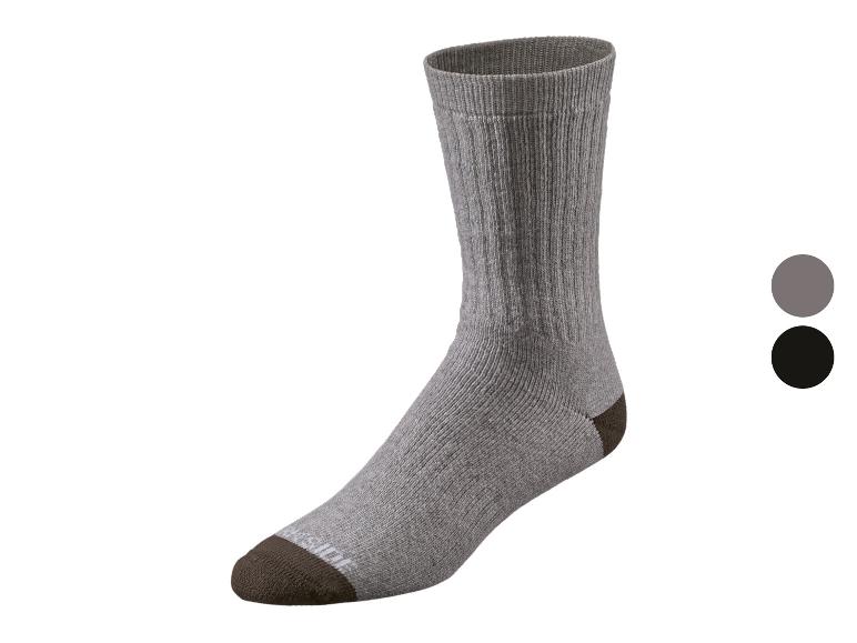 Une chaussette grise avec talon et pointe marron foncé, présentée avec des échantillons de couleurs.