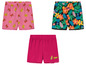 Trois shorts pour filles avec différents imprimés jungle.