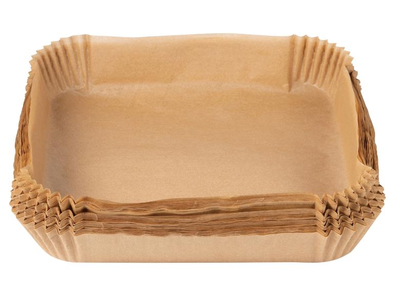 Caissettes en papier brun empilées pour la cuisson ou les muffins.
