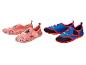 Chaussons d'eau pour enfants roses à motif floral et bleus à motif de super-héros.