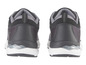 Deux paires de baskets noires avec des semelles blanches.