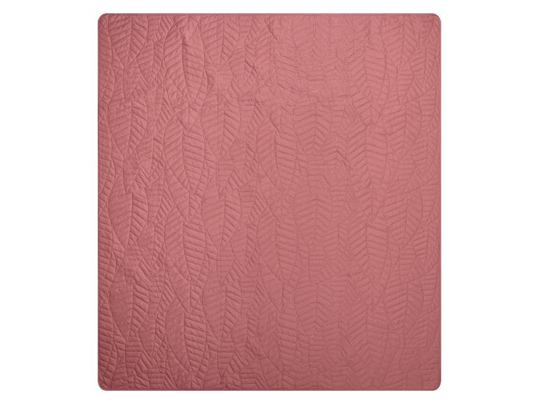 Couverture matelassée rose avec motif de feuilles