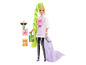 Poupée Barbie aux cheveux verts, vêtue d'un t-shirt et d'un pantalon noir, avec un sac en peluche violet et des céréales pour le petit-déjeuner.